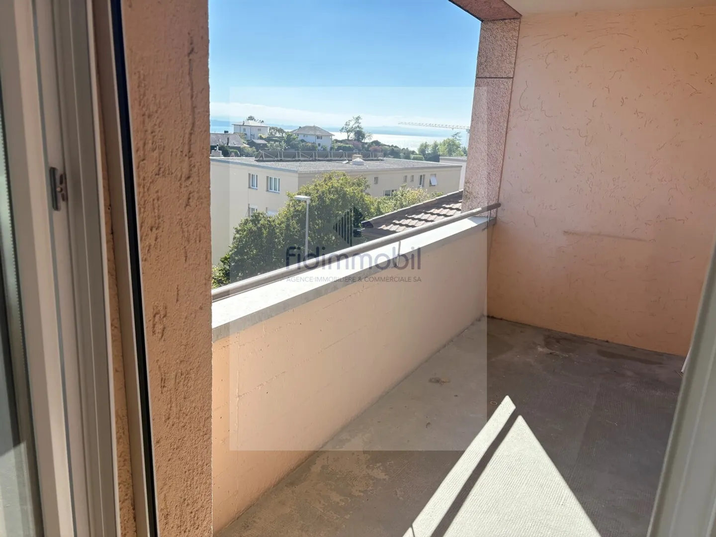 Charmante appartement de 4,5 pièces entièrement rénové. - Photo 3 sur 9