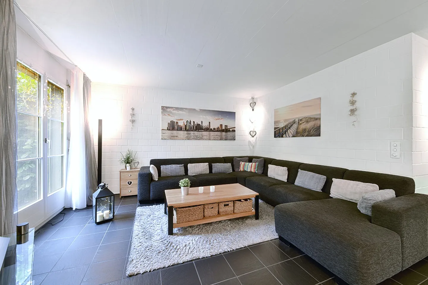 4.5-room garden apartment with individual floor plan and spacious outdoor seating area - Photo 2 of 10