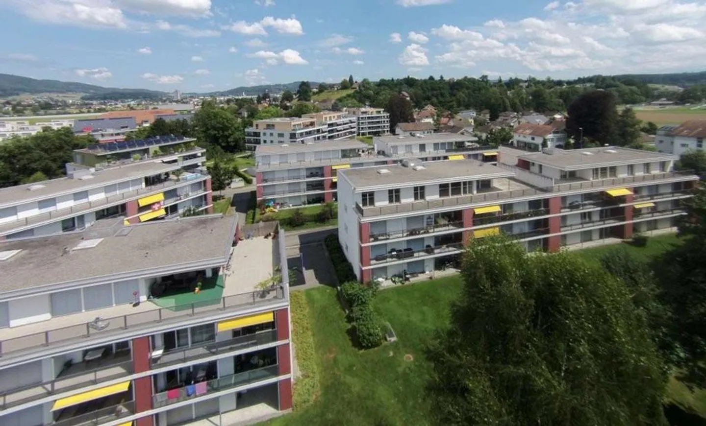 Appartamento spazioso e moderno in un quartiere adatto alle famiglie - Foto 1 di 8