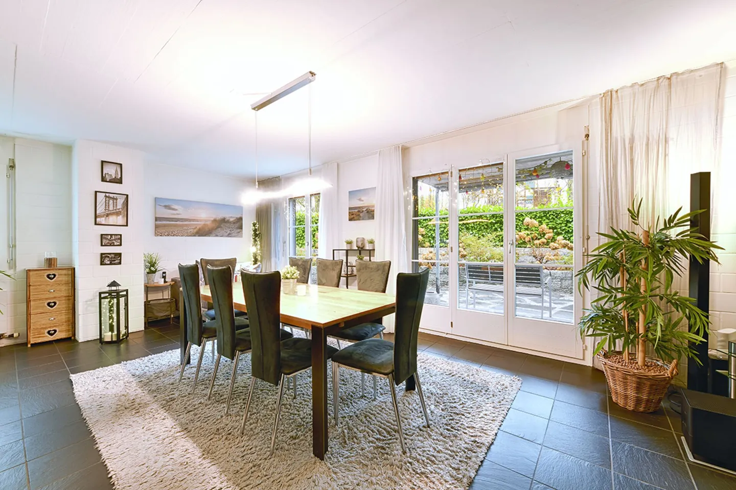 4.5-room garden apartment with individual floor plan and spacious outdoor seating area - Photo 3 of 10