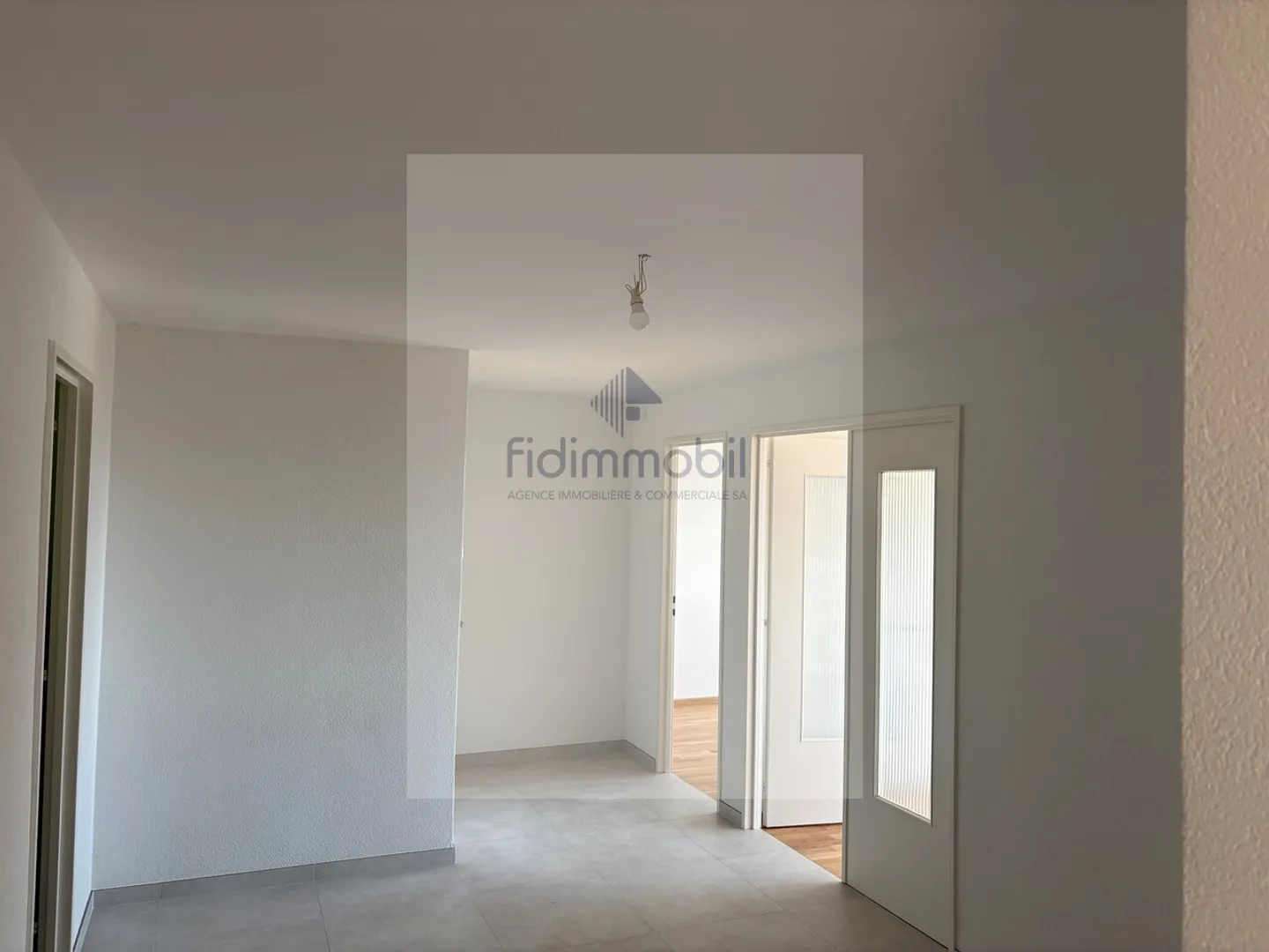 Charmante appartement de 4,5 pièces entièrement rénové. - Photo 4 sur 9