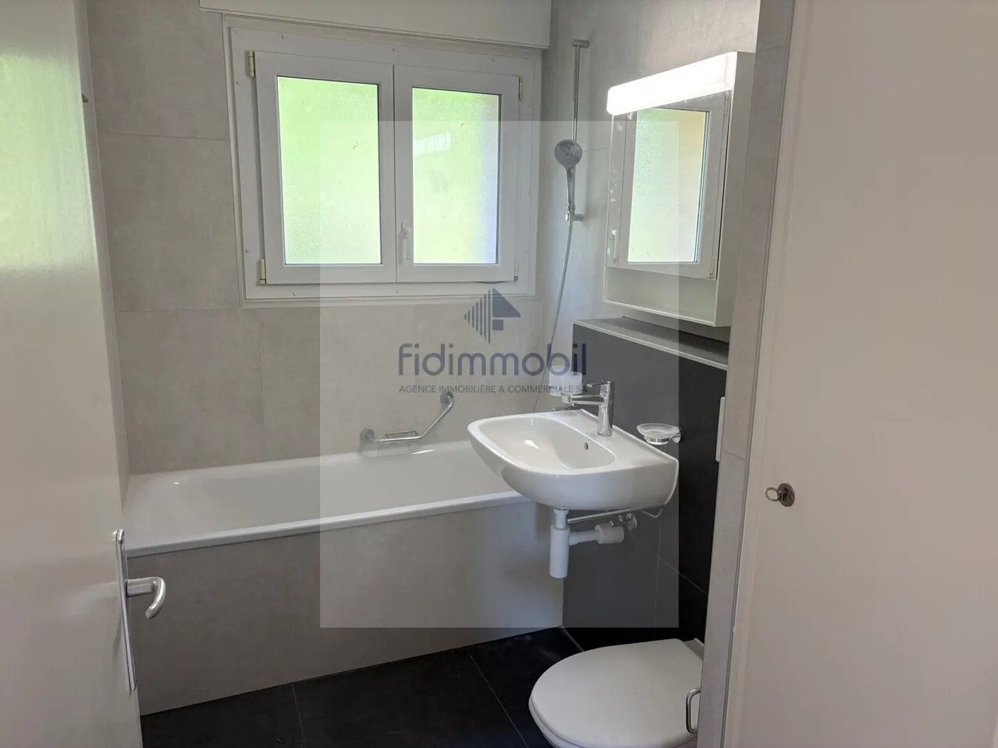 Charmante appartement de 4,5 pièces entièrement rénové. - Photo 5 sur 9