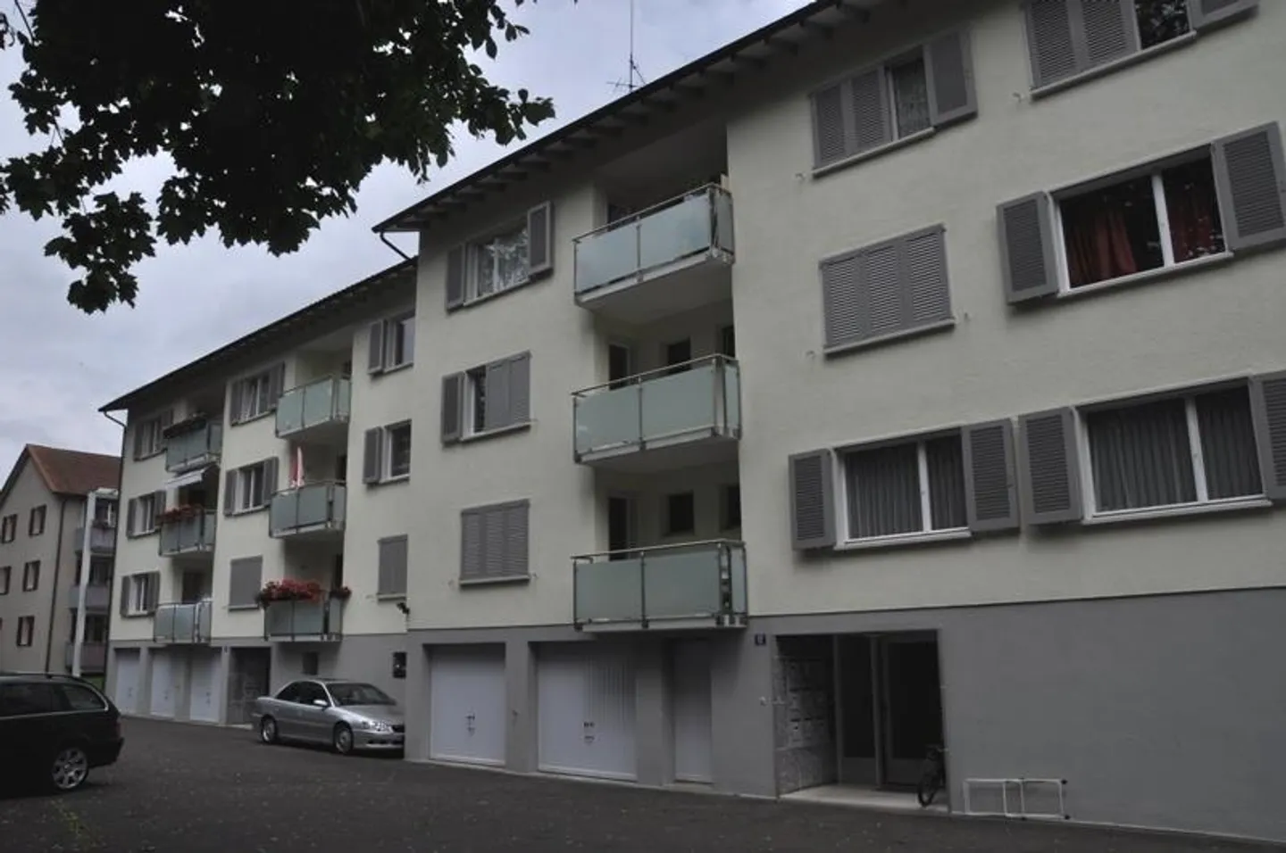Appartement 4 pièces calme, bien situé avec balcon - Photo 2 sur 16