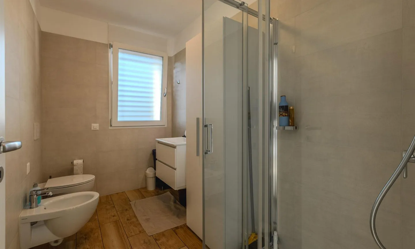 Modern 2.5 room apartment with terrace and unobstructed view in Vacallo - Photo 7 of 9