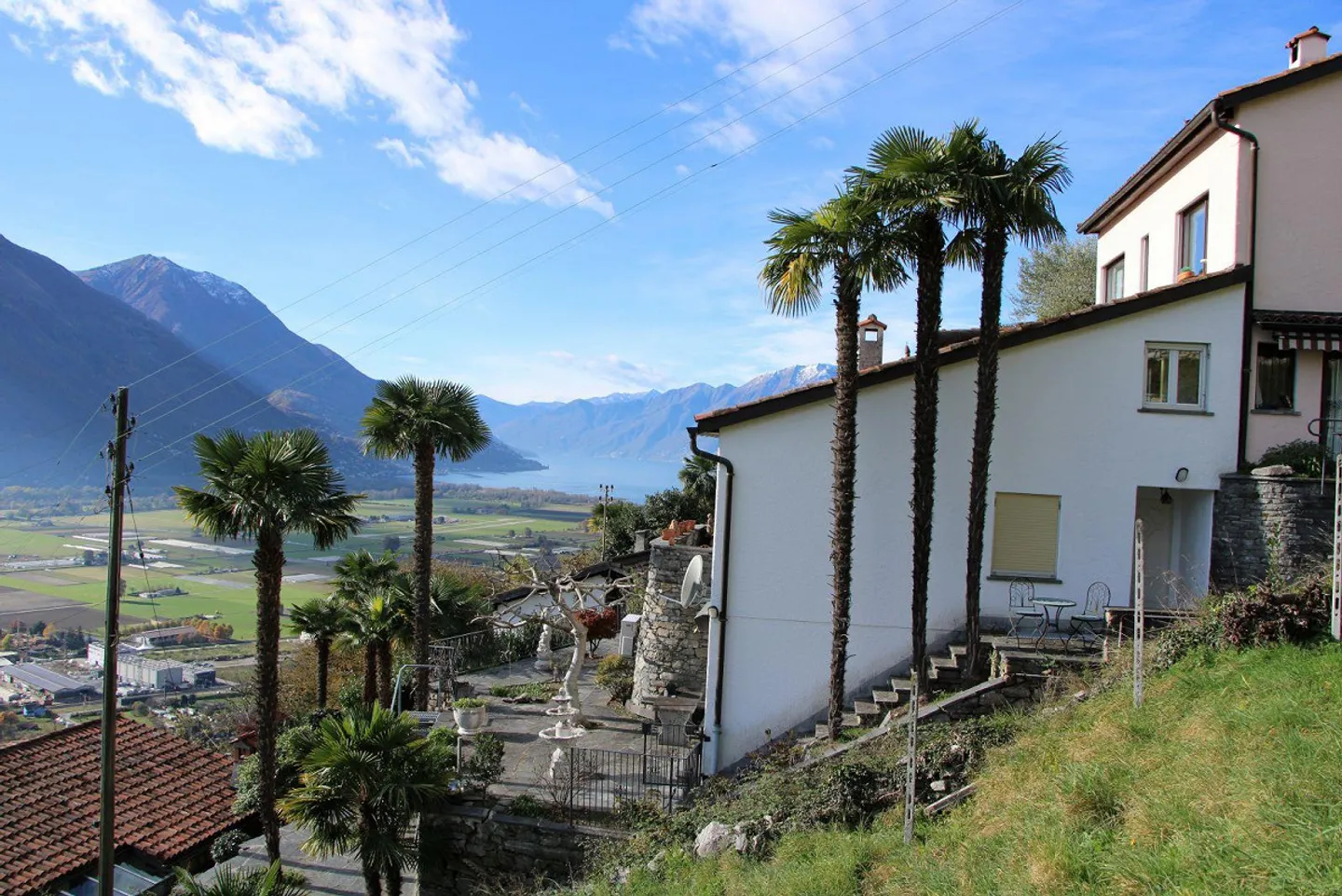 Single-family house in elevated location of Cugnasco - Photo 1 of 7
