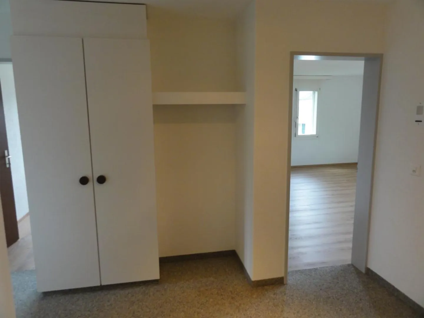 Spacious 4.5-room apartment in a quiet location on the edge of the village - Photo 9 of 15