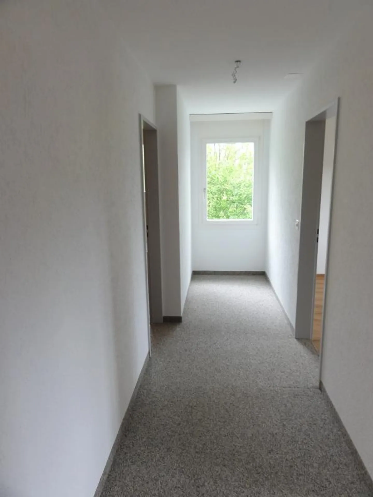 Spacious 4.5-room apartment in a quiet location on the edge of the village - Photo 11 of 15