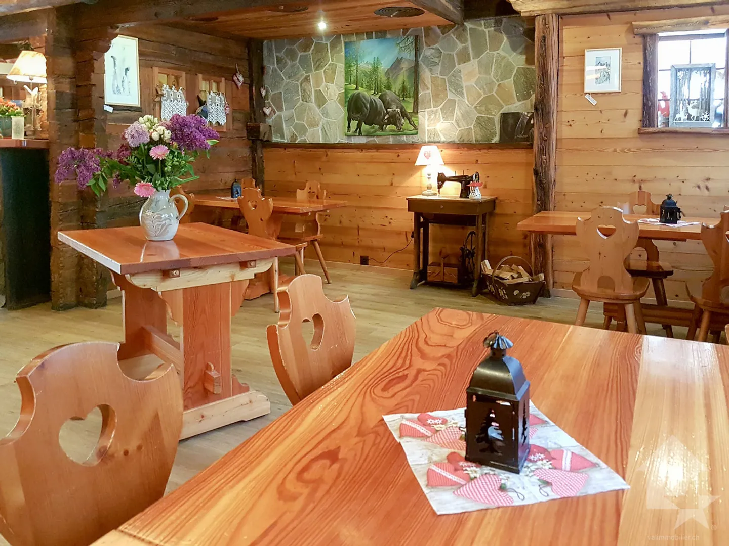 Magnificent Restaurant in the center of Evolène with separate apartment - Photo 3 of 6
