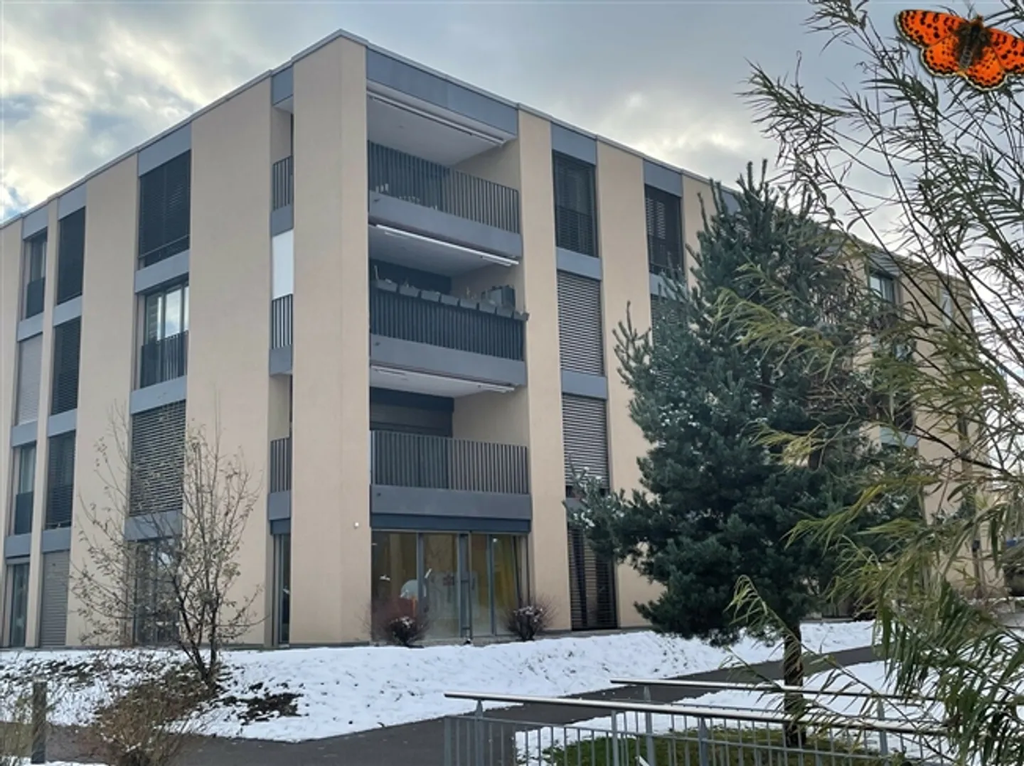 BEAU 2 1/2 PIÈCES - Avec Terrasse ! - Photo 1 sur 6