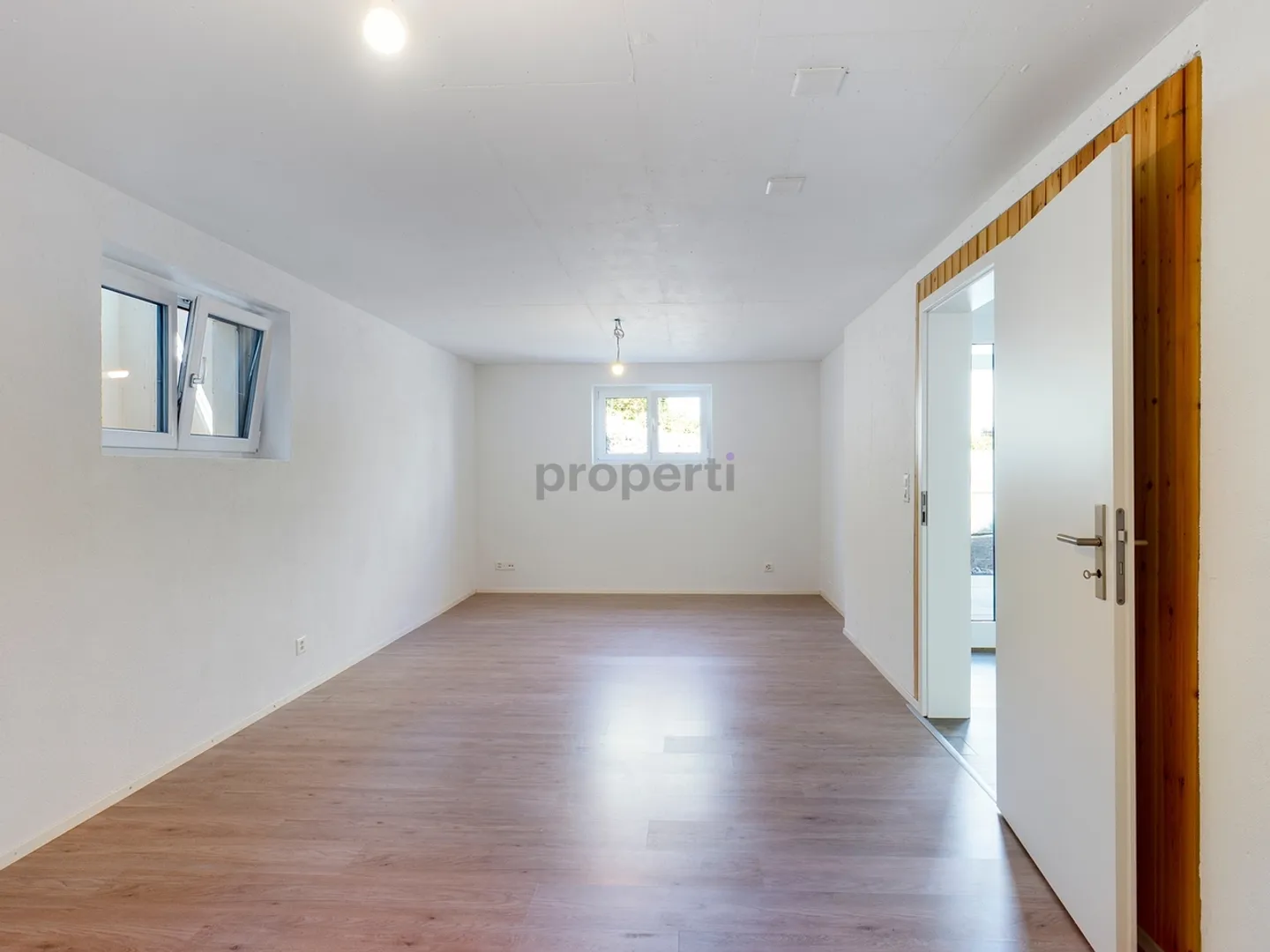 Appartement 2,5 pièces dans un quartier résidentiel calme avec terrasse privée - Photo 5 sur 8