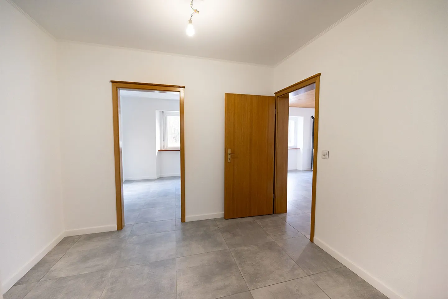 4.5 Room Apartment in Two-Family House - Photo 9 of 13