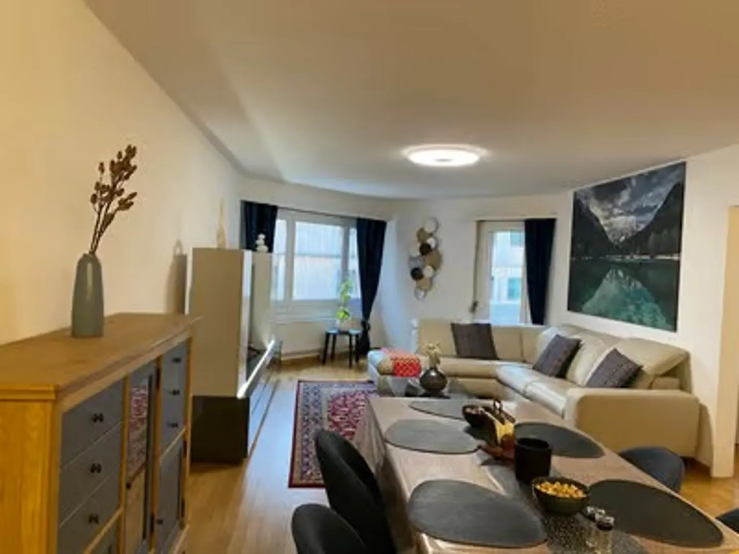 Elegant 4.5-Room Apartment in Seebach - Photo 2 of 13