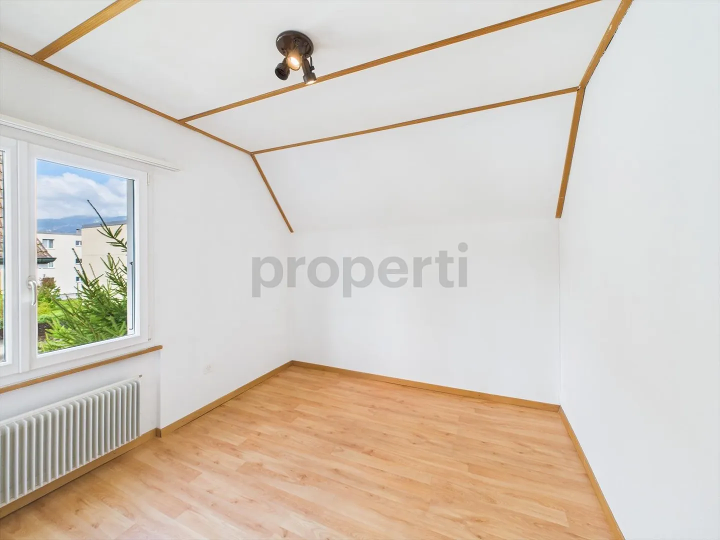 4.5-Room Single-Family House in Zuchwil - Your New Home with Charm and Potential - Photo 5 of 12