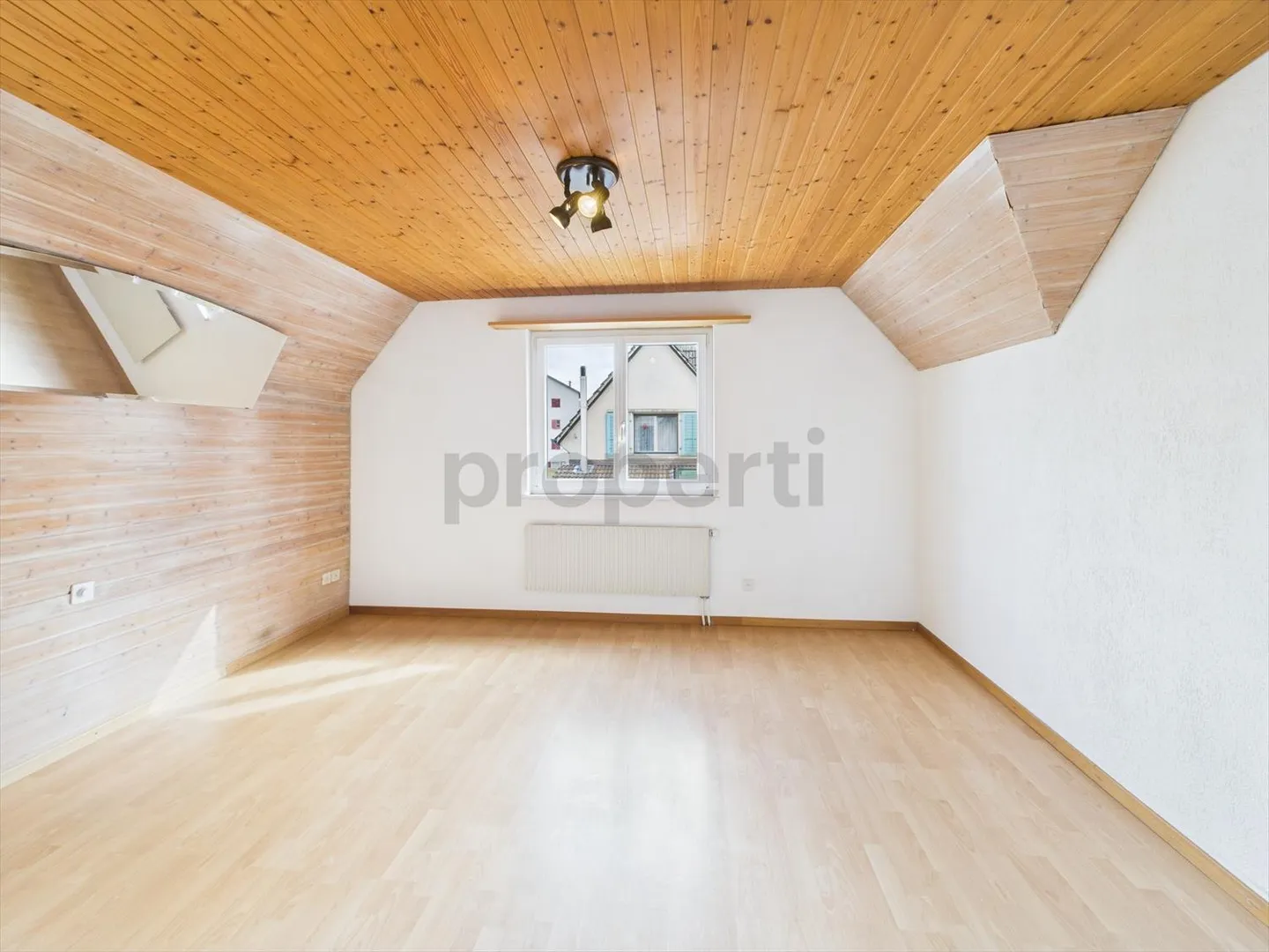 4.5-Room Single-Family House in Zuchwil - Your New Home with Charm and Potential - Photo 6 of 12