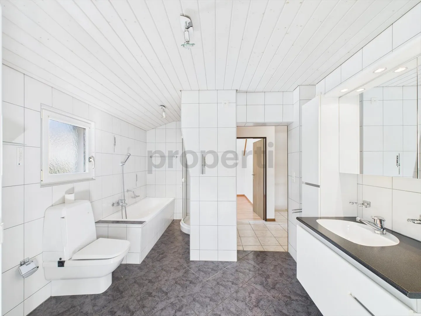 4.5-Room Single-Family House in Zuchwil - Your New Home with Charm and Potential - Photo 7 of 12
