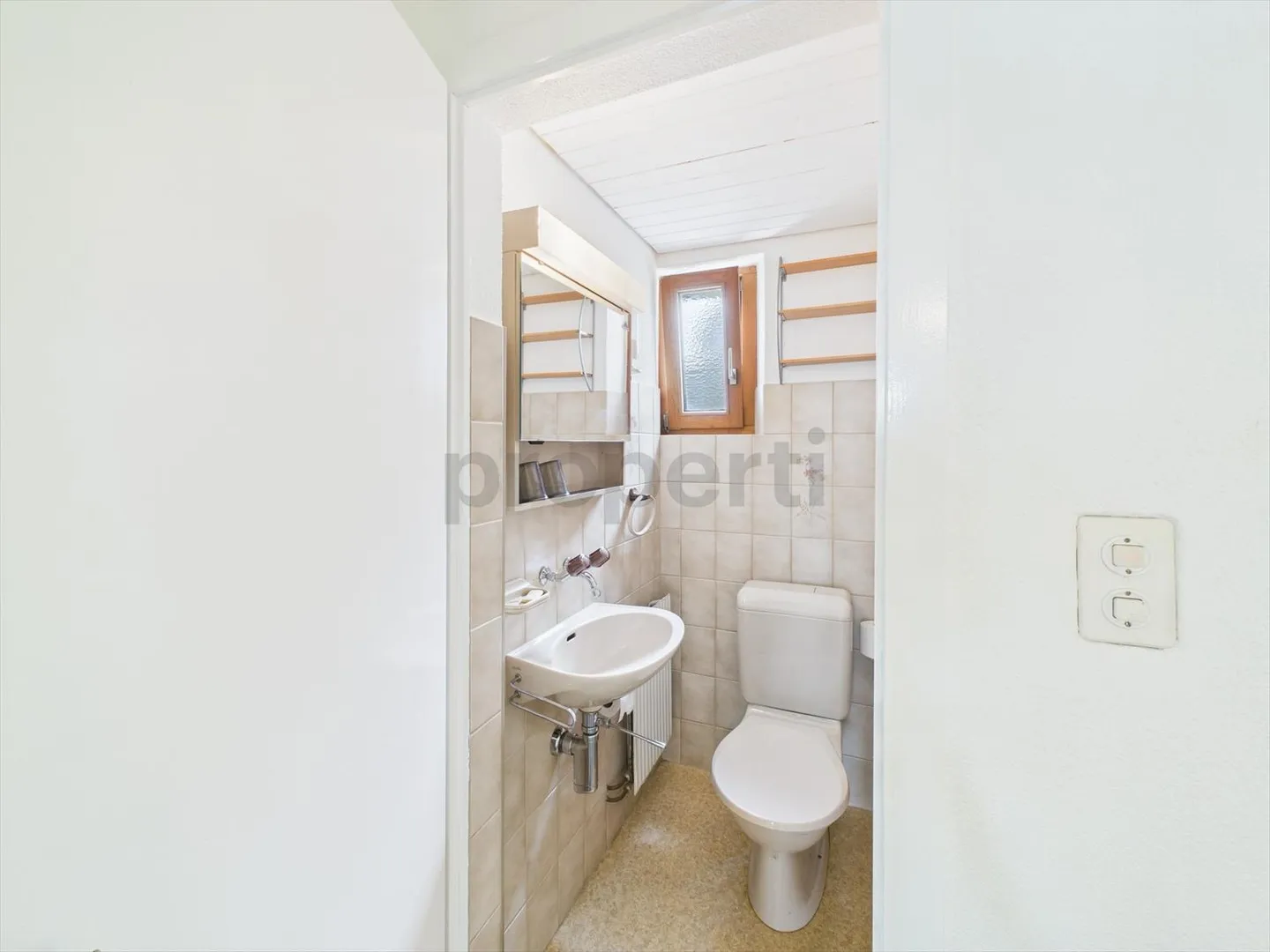 4.5-Room Single-Family House in Zuchwil - Your New Home with Charm and Potential - Photo 8 of 12