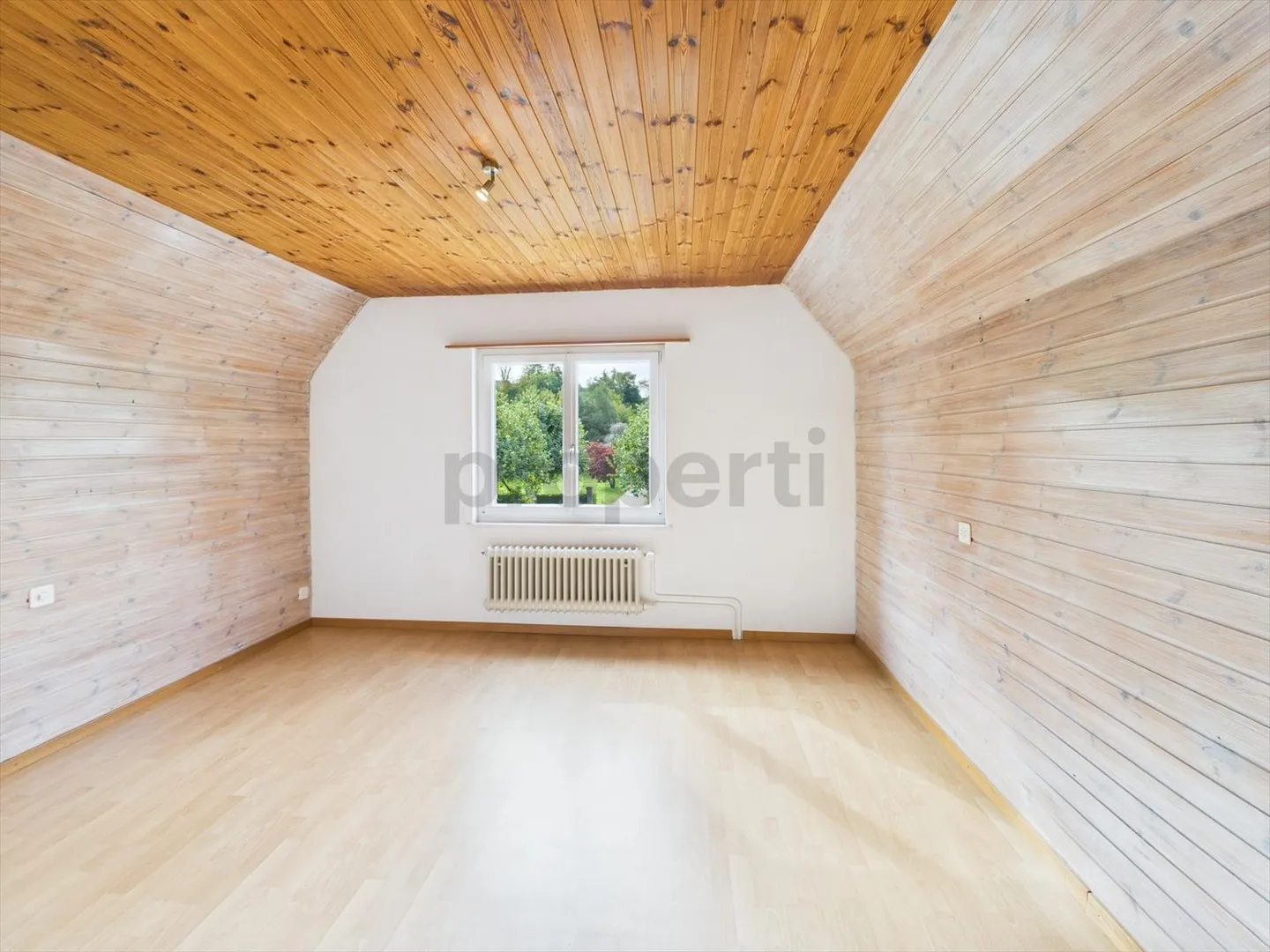 4.5-Room Single-Family House in Zuchwil - Your New Home with Charm and Potential - Photo 4 of 12