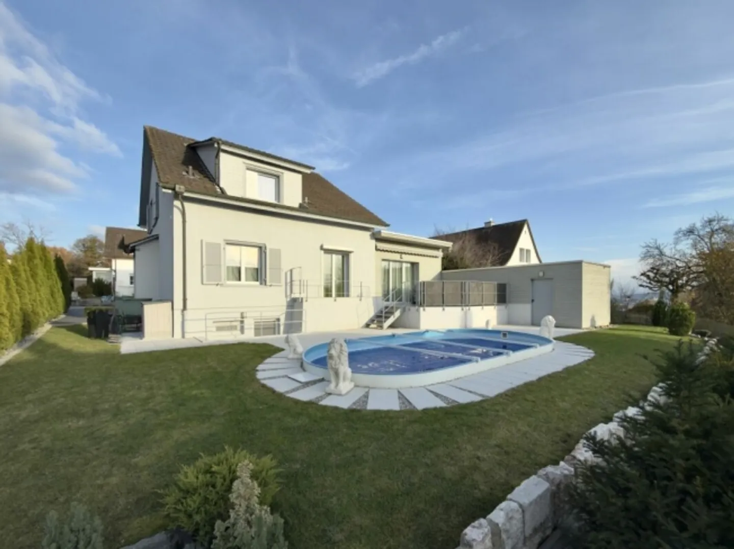 «IHR TRAUMHAUS IN RUHIGER LAGE MIT POOL UND ALPENBLICK» - Foto 1 von 7