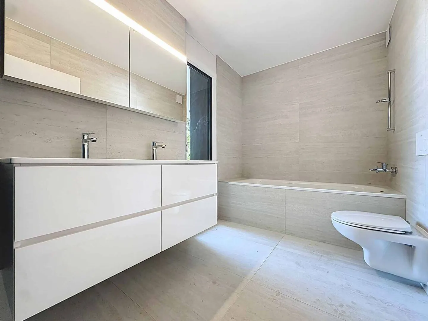 Appartamento straordinario di 5,5 stanze al piano terra con terrazza e giardino privato con vista sul lago - Foto 8 di 13