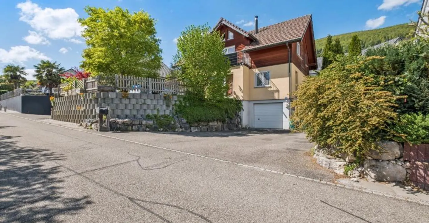 Geräumiges Familienhaus mit Garten - Foto 1 von 13