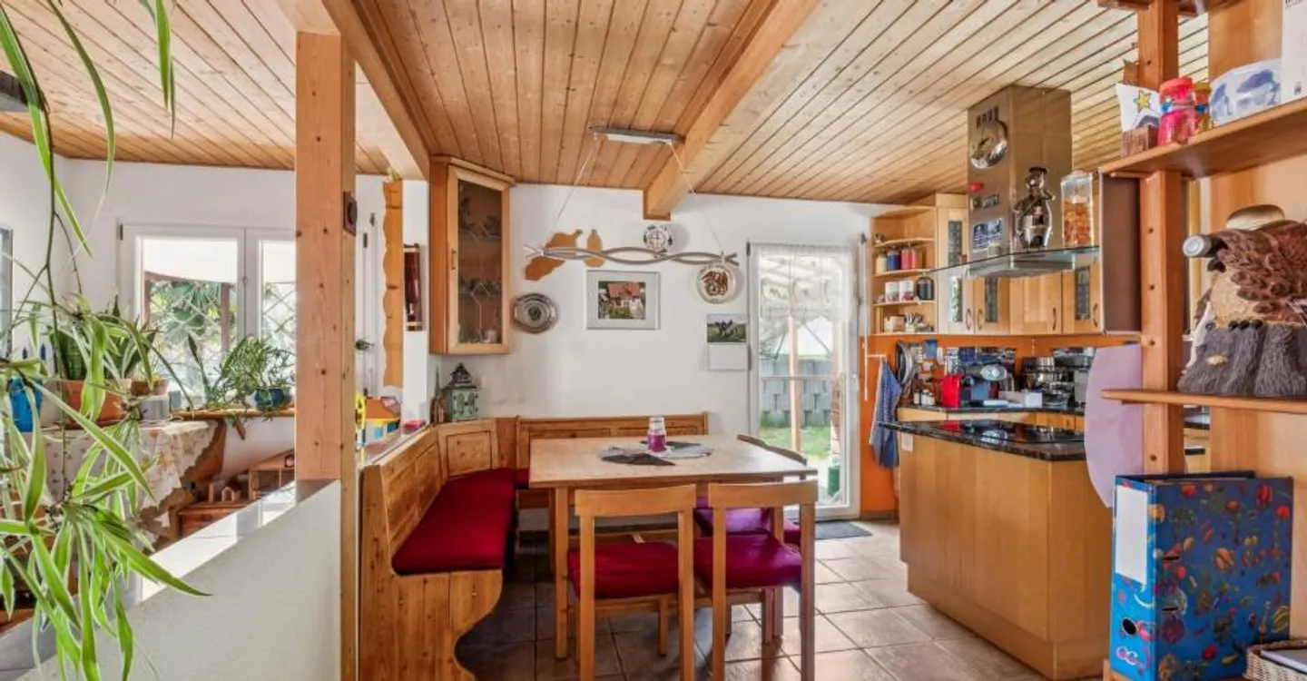 Geräumiges Familienhaus mit Garten - Foto 3 von 13