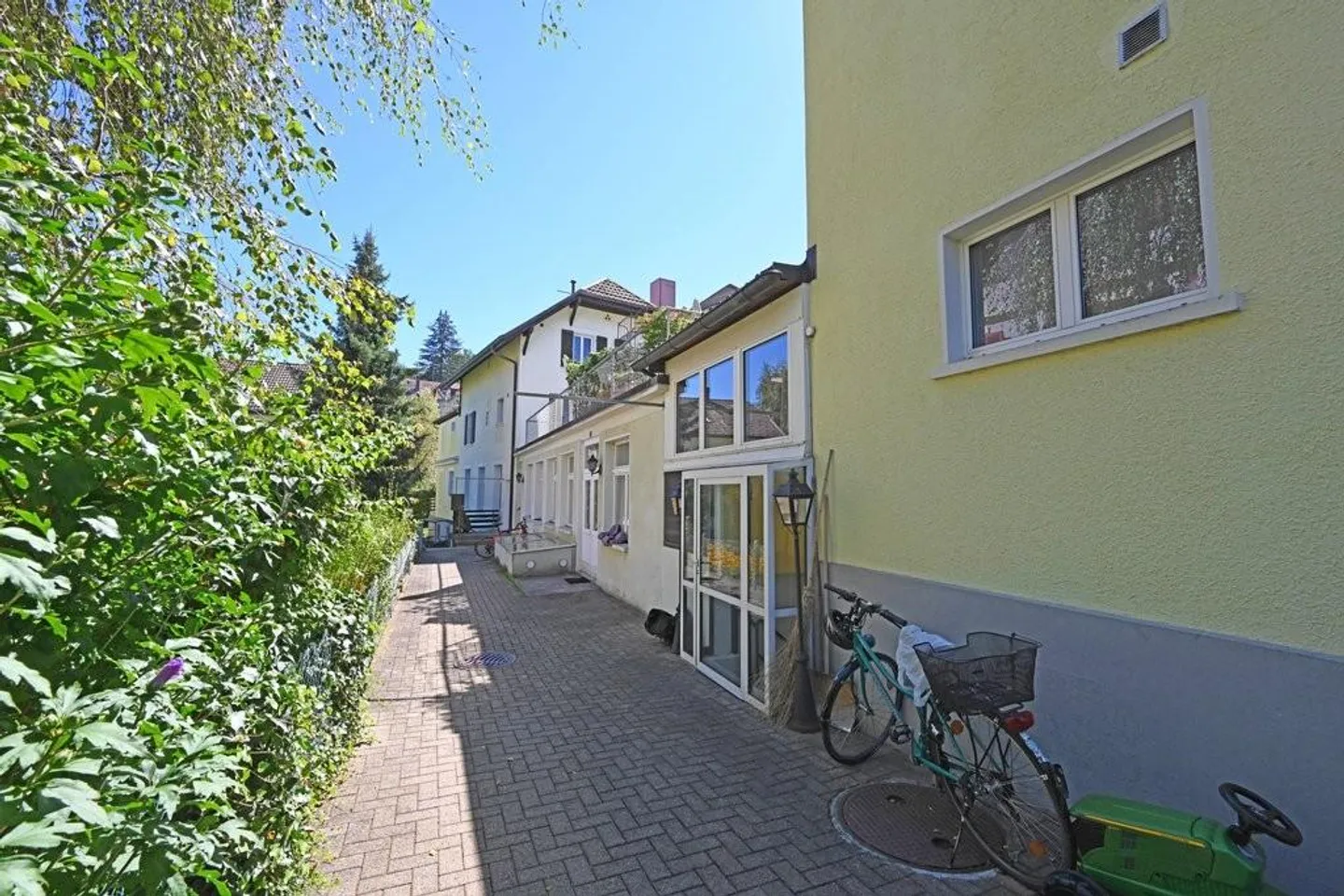 Commercial premises near the Bernese local mountain - Photo 1 of 6