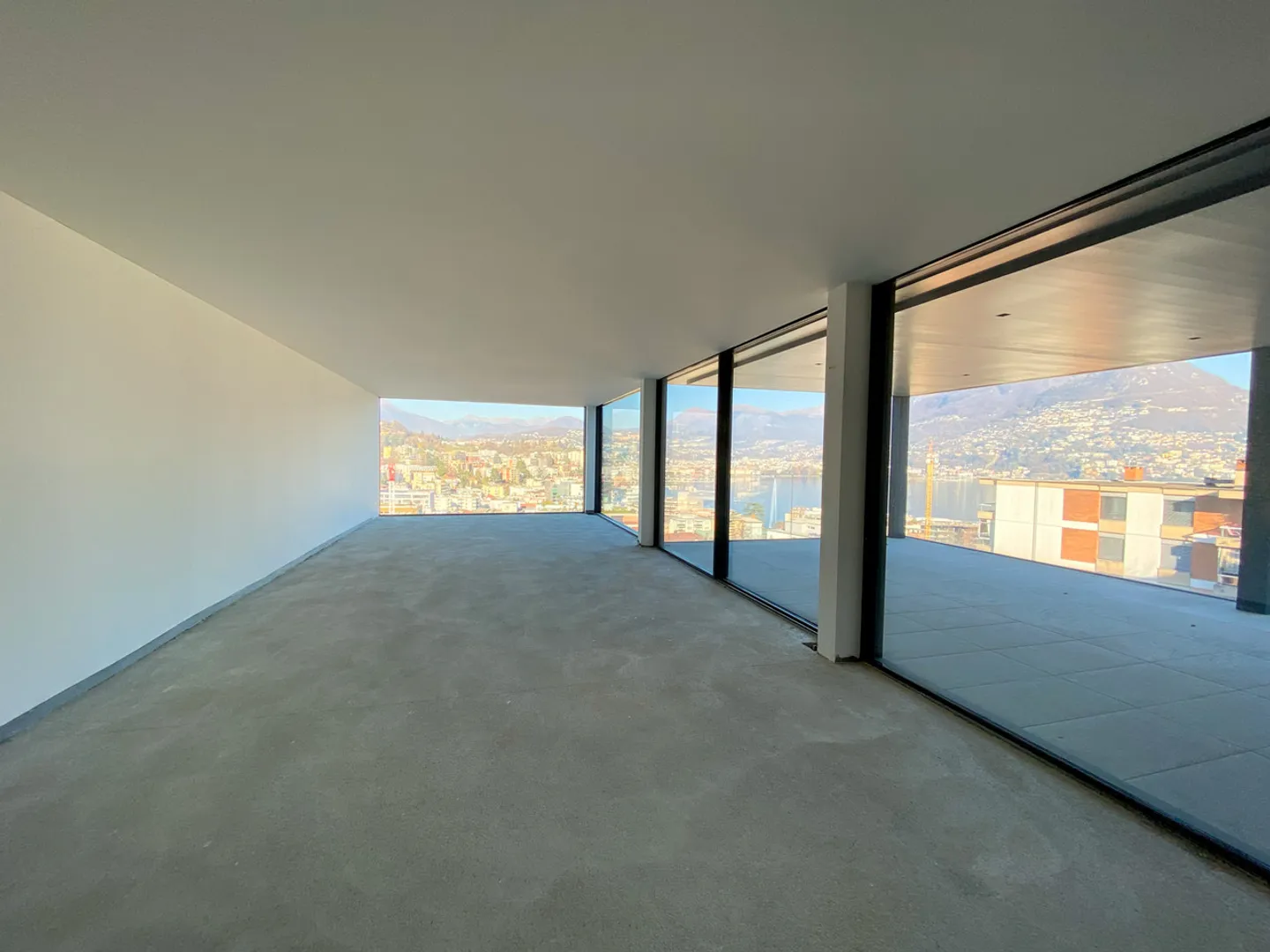 Exclusive penthouse with stunning lake view in Paradiso - Photo 3 of 6