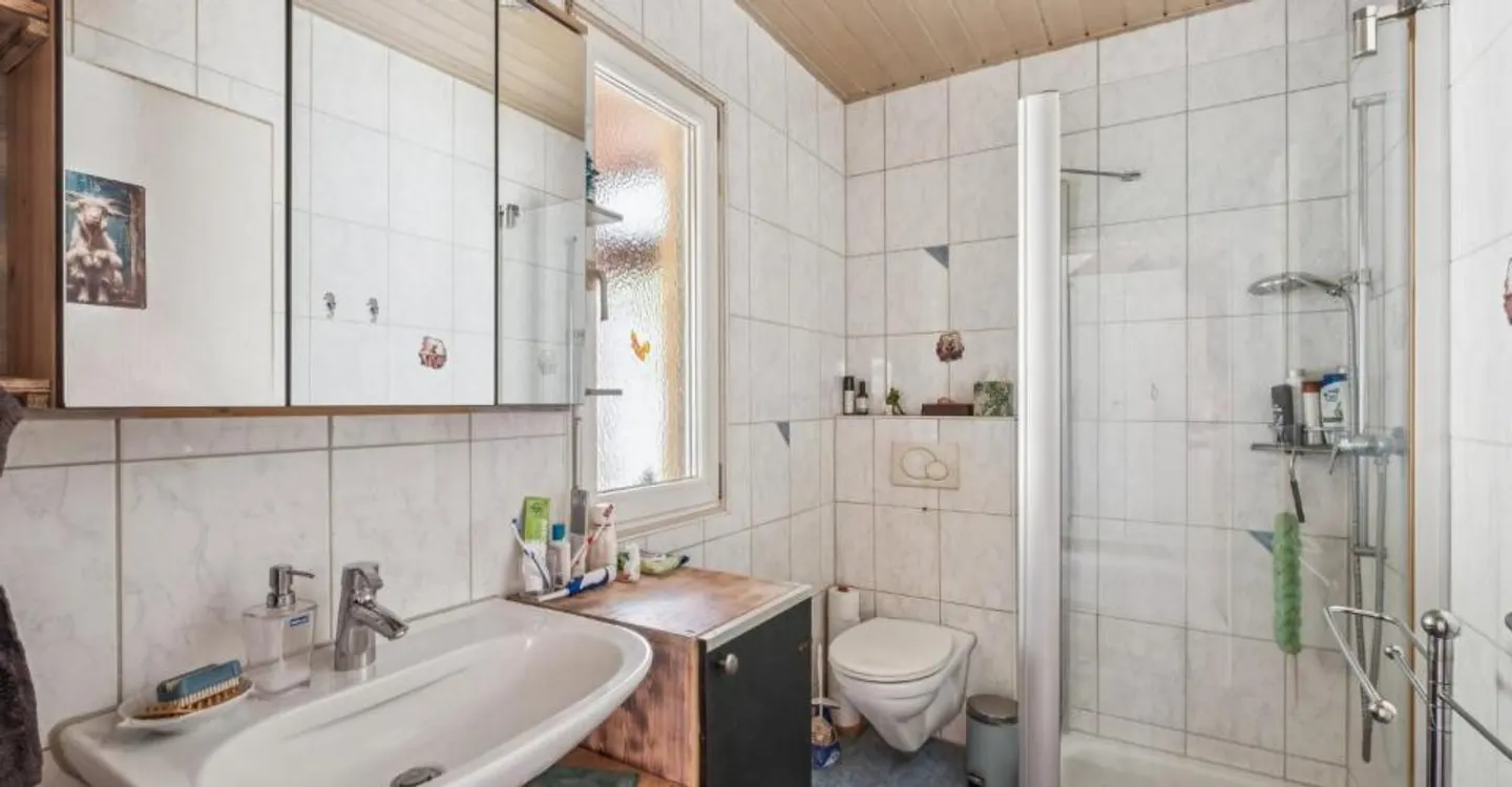 Geräumiges Familienhaus mit Garten - Foto 8 von 13
