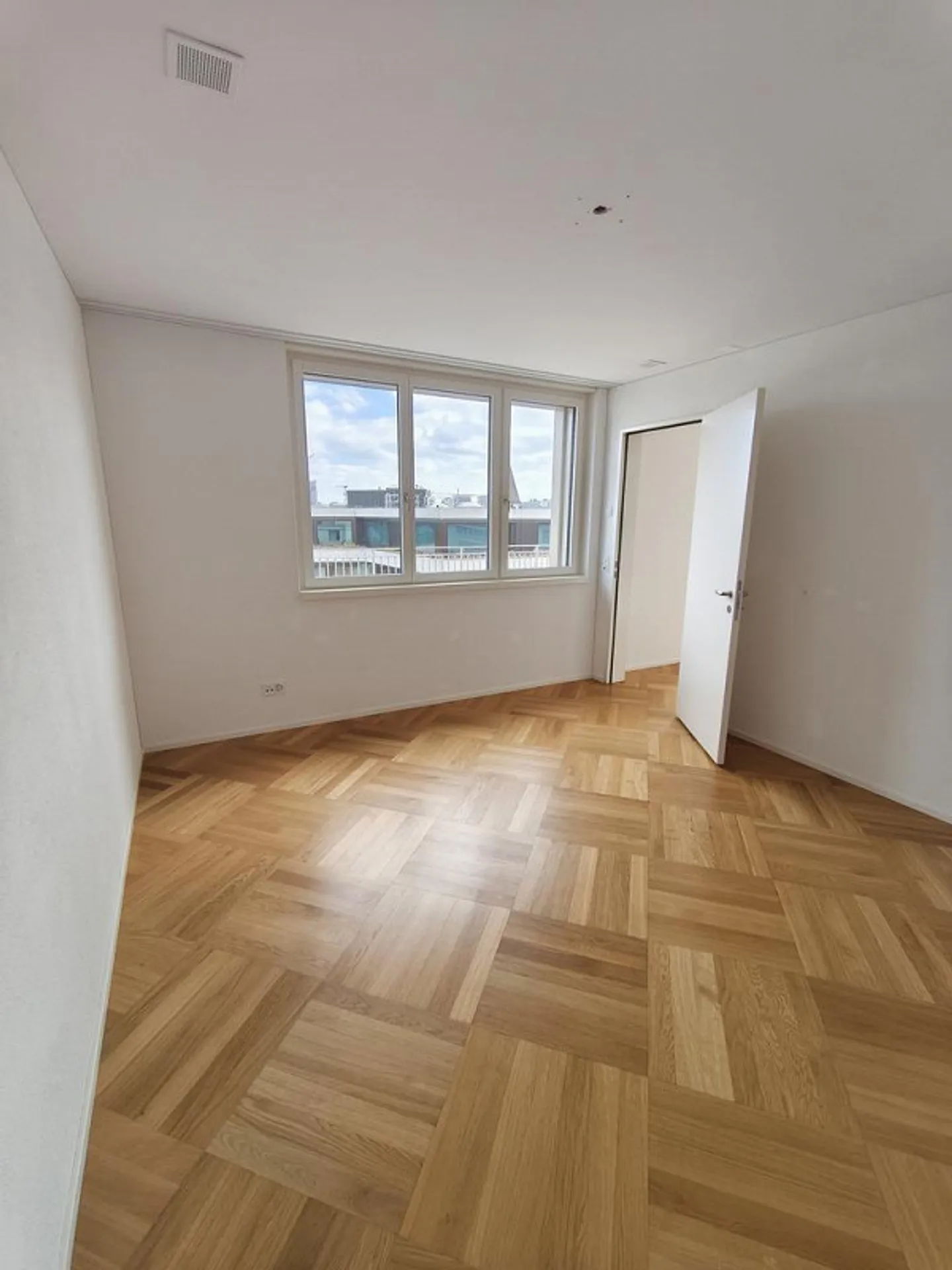 Central residential location with large terrace - Photo 7 of 11