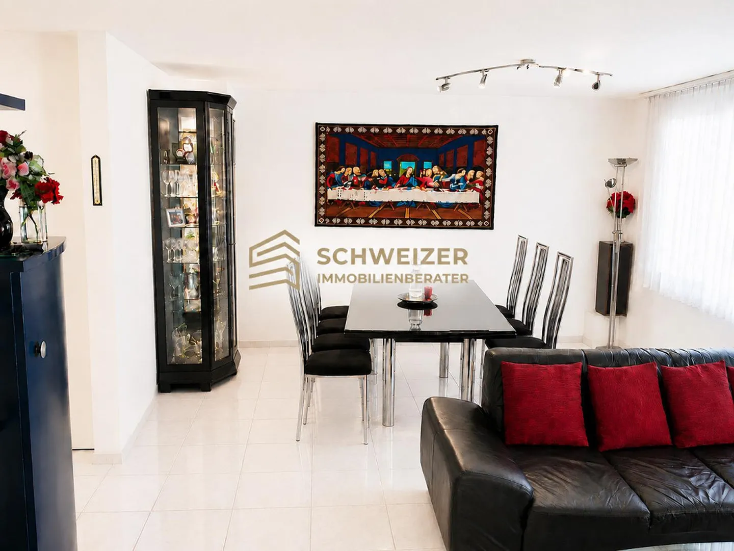 Light, tranquility, and plenty of space – A home to feel good in - Photo 2 of 6