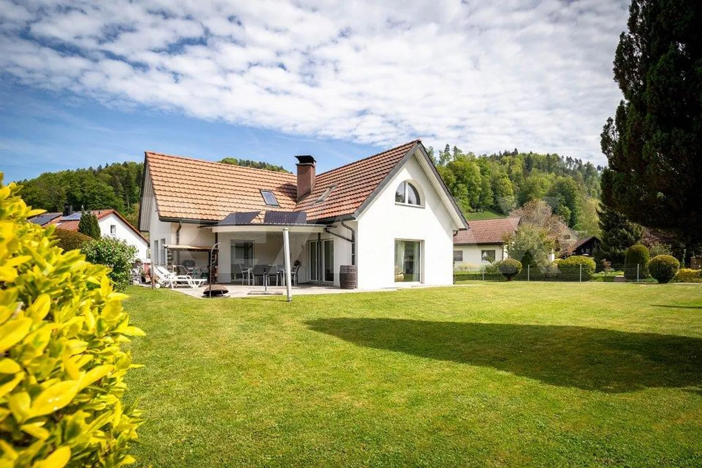 Freistehendes Einfamilienhaus - Foto 2 von 13