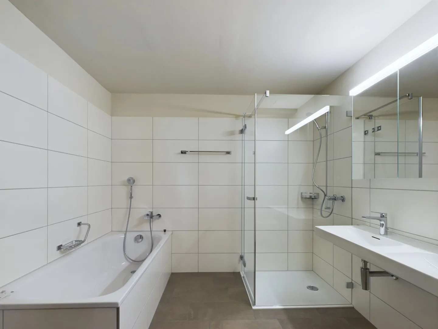 Completely renovated 6.5-room apartment in the city center - Photo 8 of 11