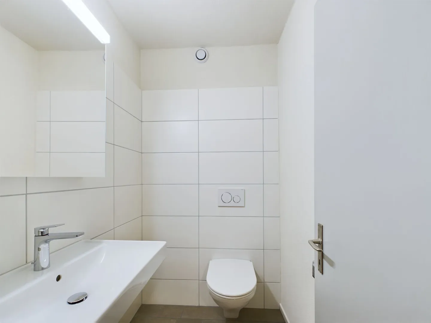 Completely renovated 6.5-room apartment in the city center - Photo 9 of 11