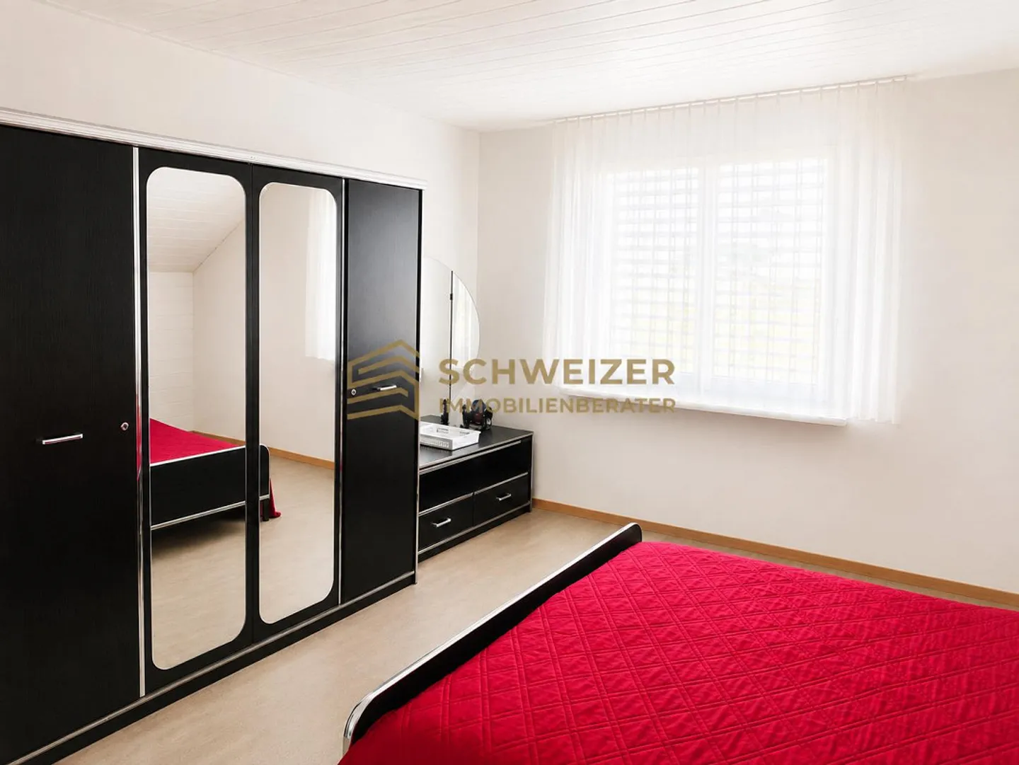Light, tranquility, and plenty of space – A home to feel good in - Photo 4 of 6