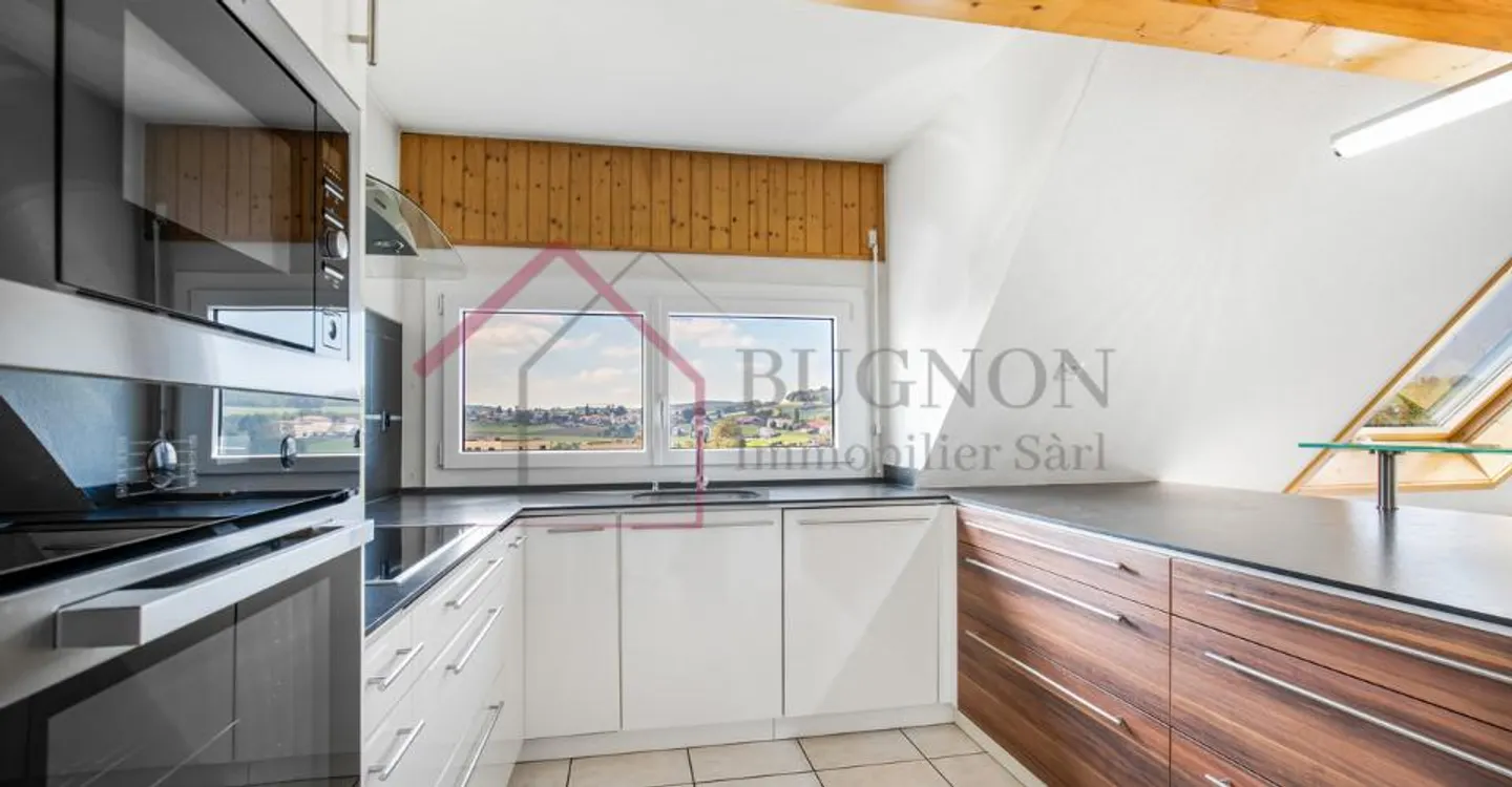 Geräumige 4,5 Zimmer mit privatem Aufzug - Zentrum von Romont - Foto 2 von 12