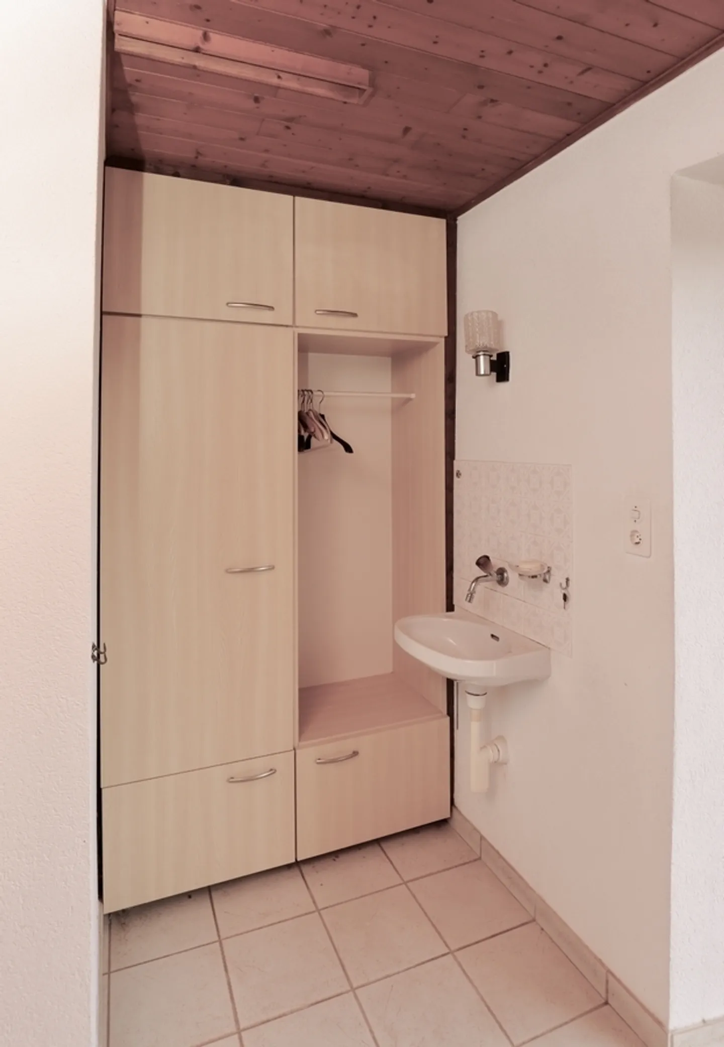 «Petite maison à l'orée des terres agricoles et proche du village» - Photo 3 sur 15