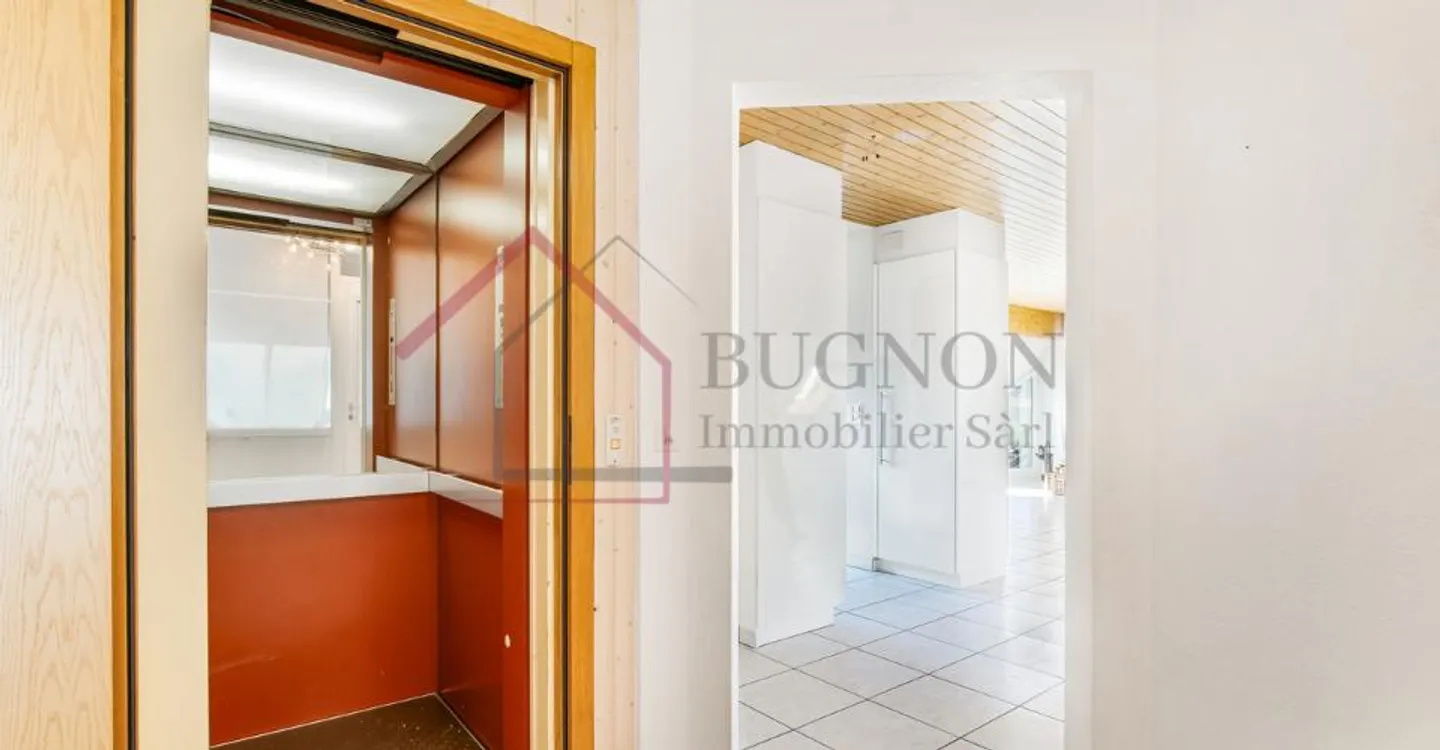 Geräumige 4,5 Zimmer mit privatem Aufzug - Zentrum von Romont - Foto 9 von 12