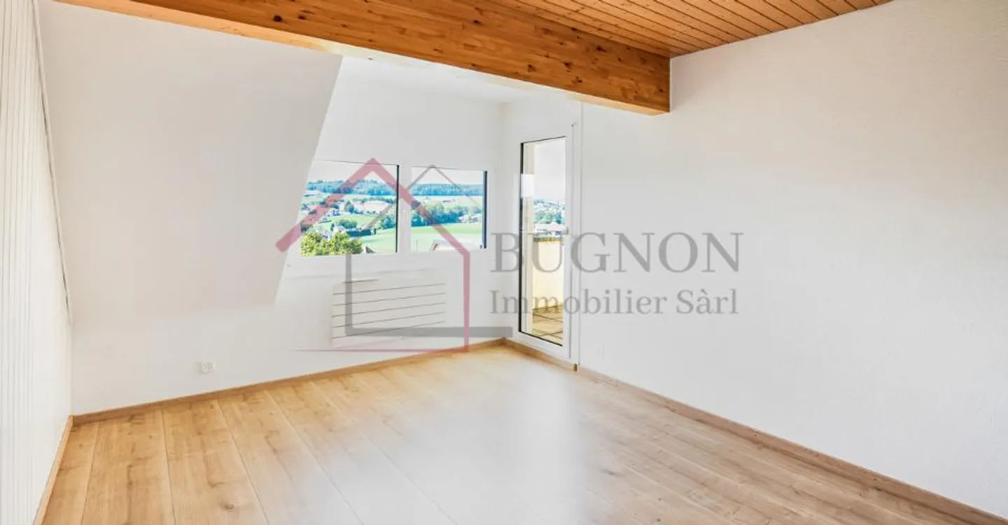 Geräumige 4,5 Zimmer mit privatem Aufzug - Zentrum von Romont - Foto 4 von 12