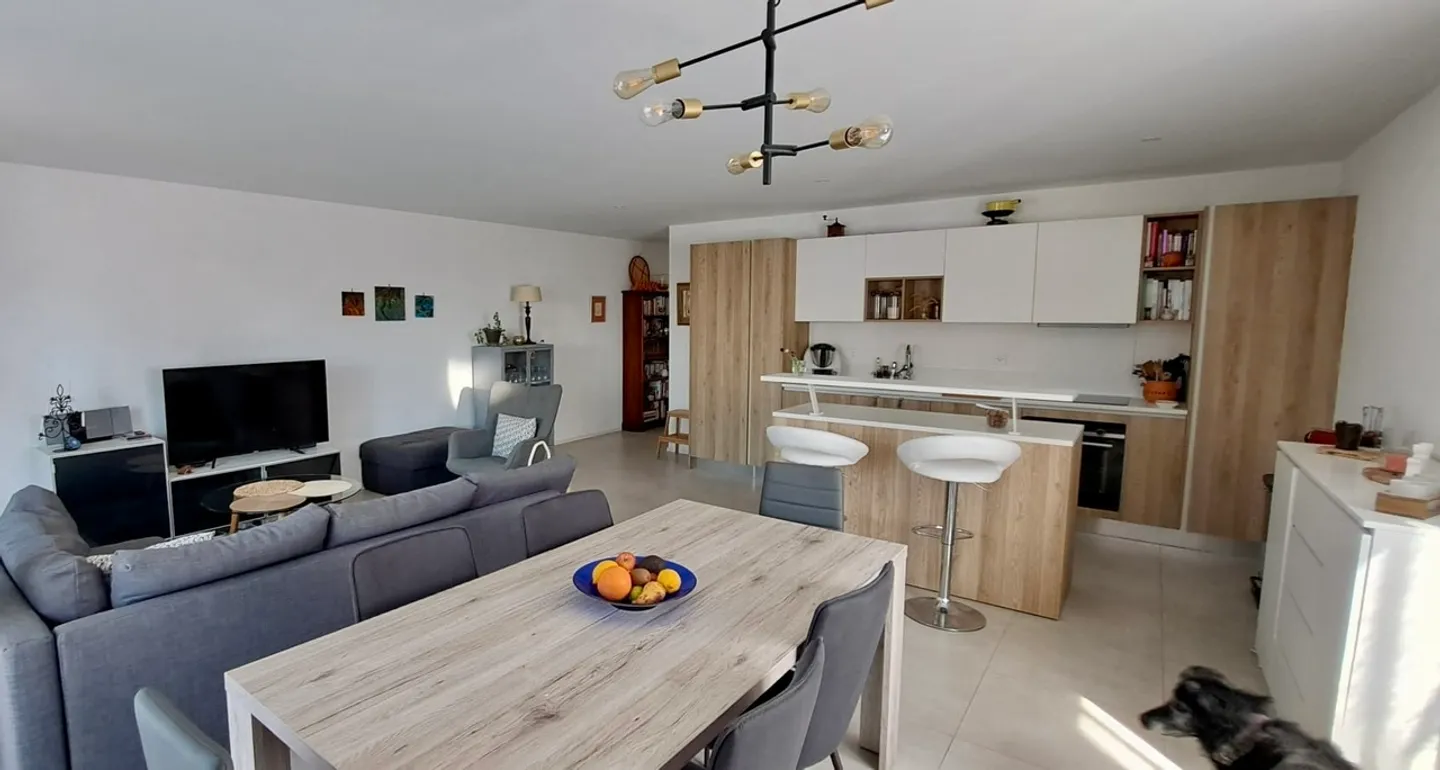Appartement moderne avec balcon - Photo 1 sur 5