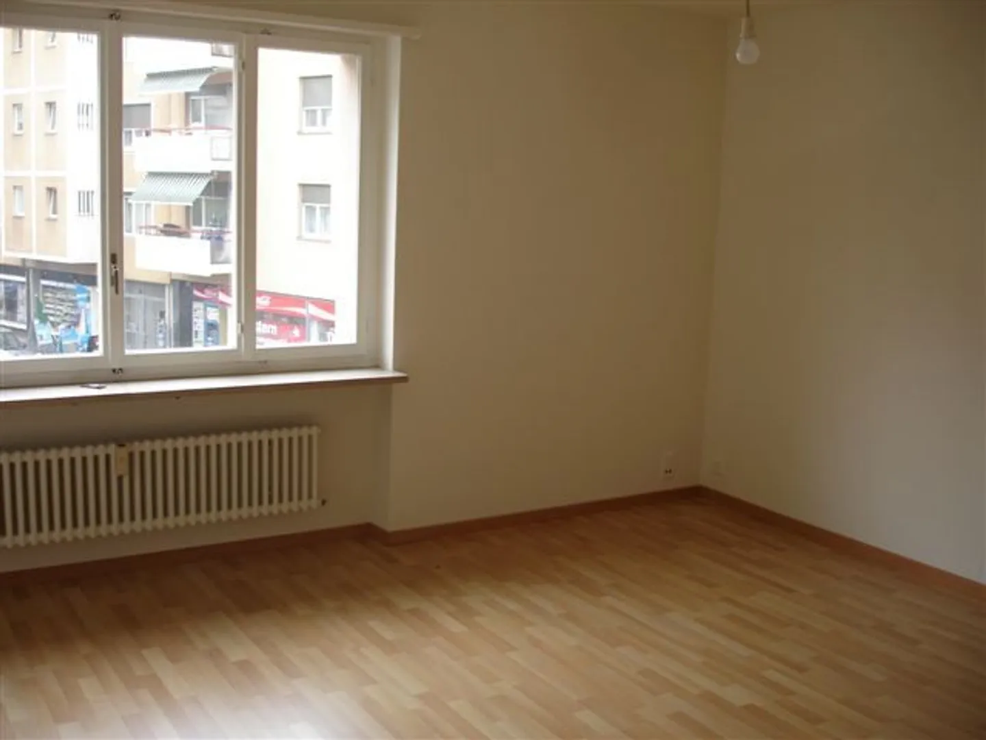 Appartamento moderno con grande terrazza - Foto 3 di 5