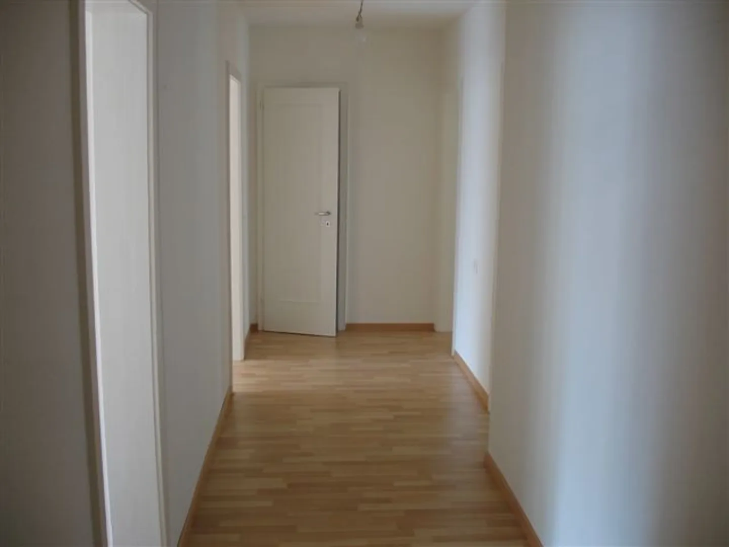 Appartamento moderno con grande terrazza - Foto 4 di 5