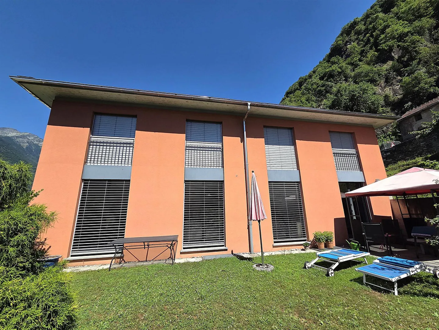 Spacious Single-Family House in Castione - Photo 2 of 20