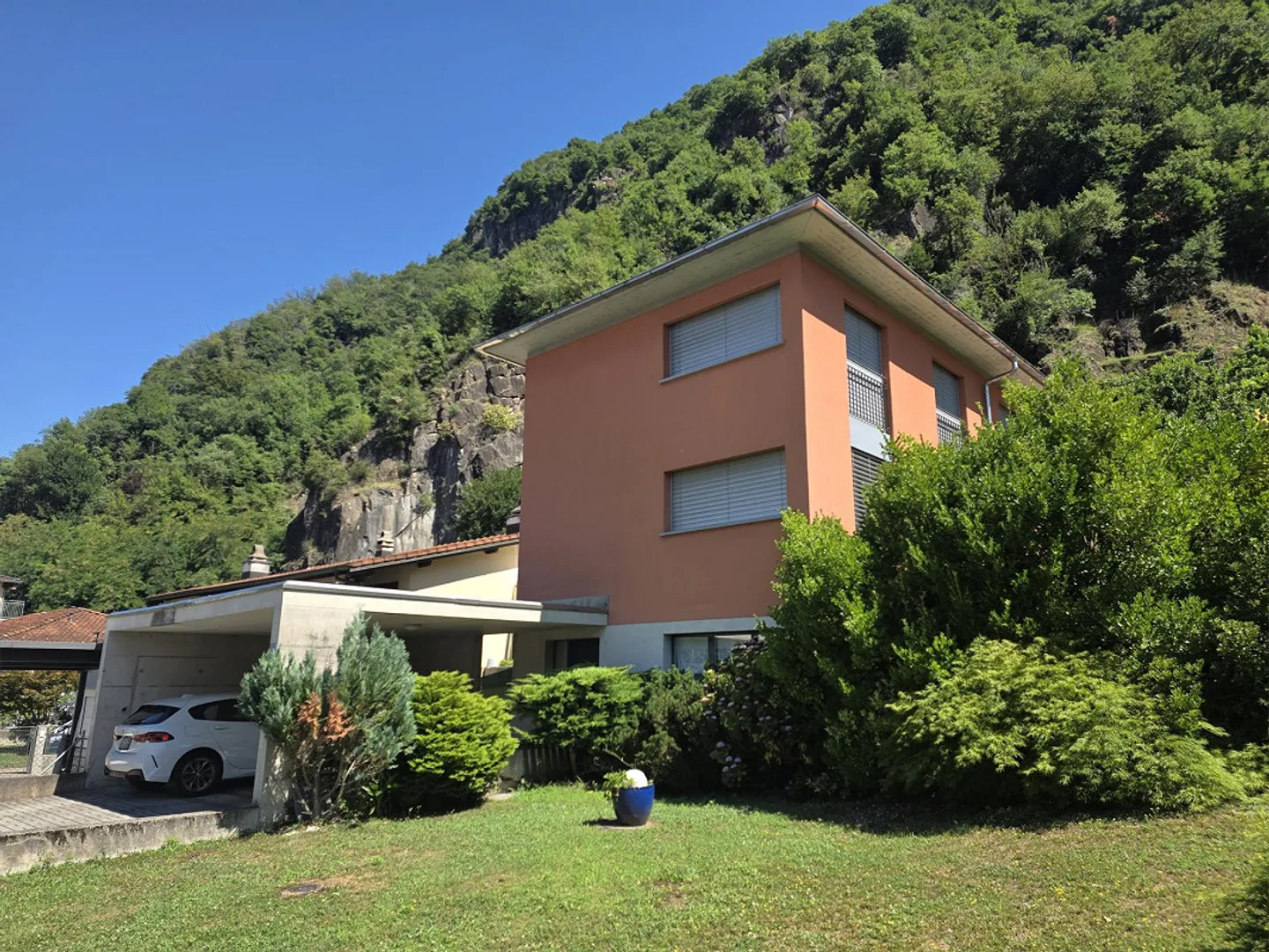 Spacious Single-Family House in Castione - Photo 4 of 20