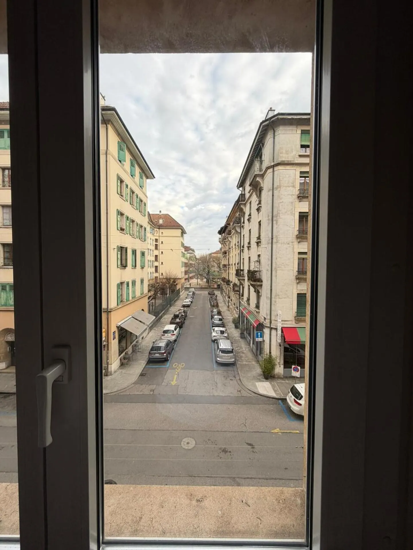 Beautiful 2-room apartment in Pâquis - Photo 1 of 9