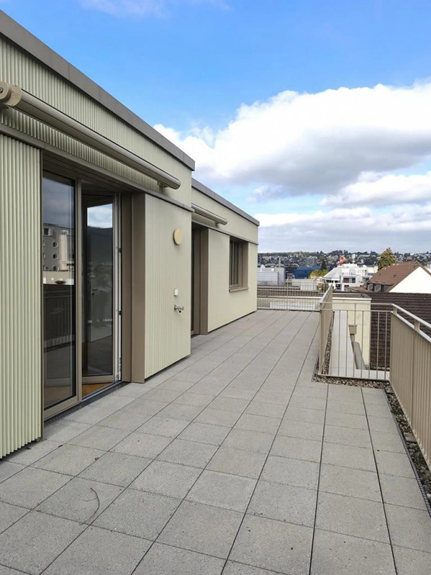 Central residential location with large terrace - Photo 10 of 11