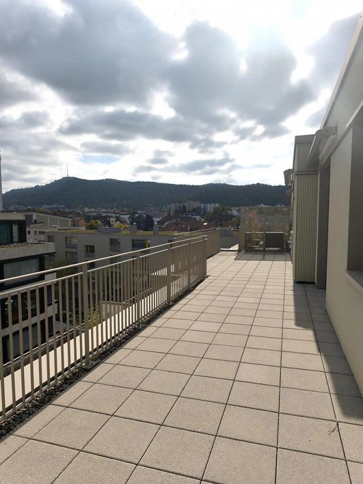 Central residential location with large terrace - Photo 11 of 11