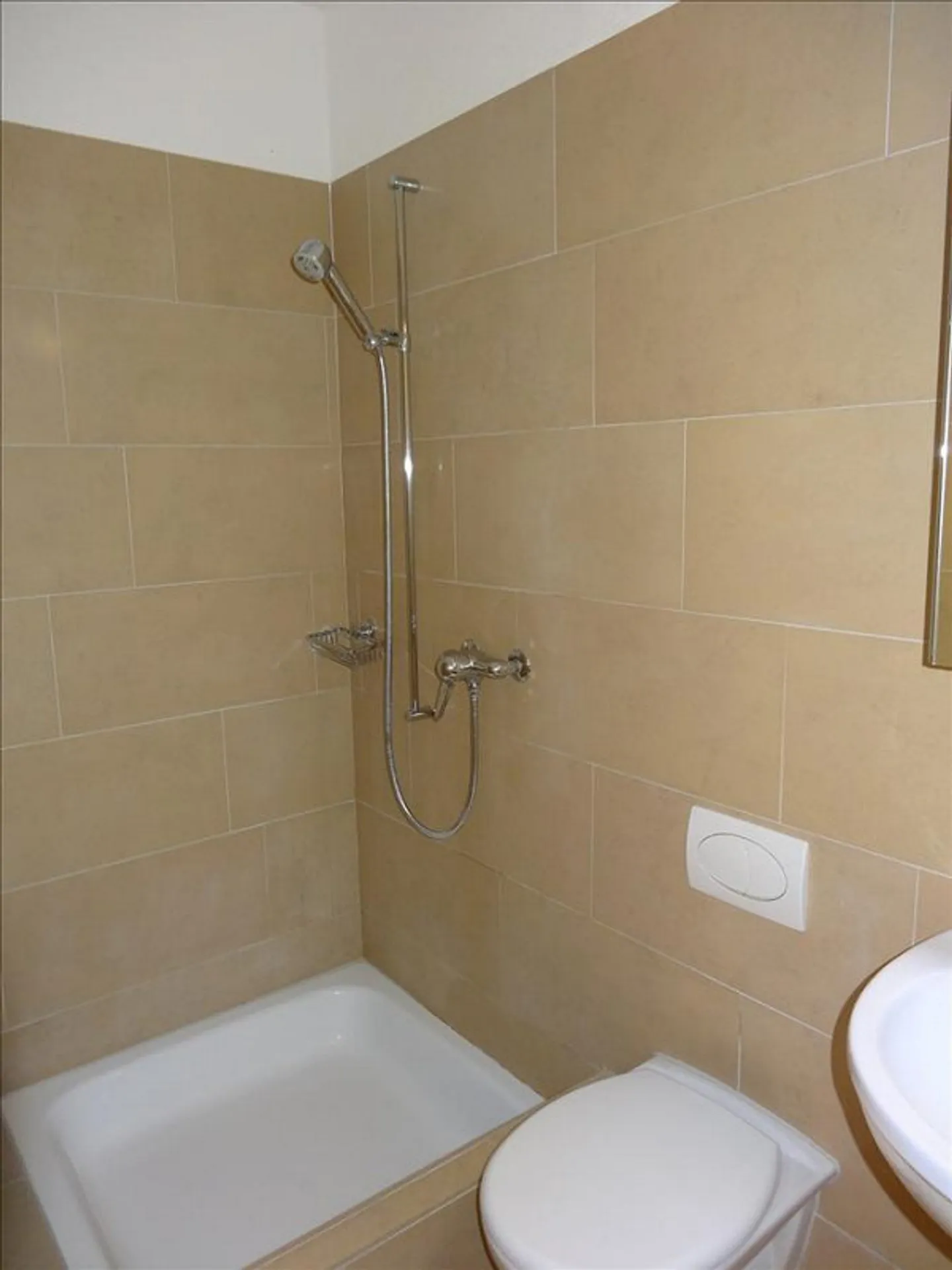 In una posizione tranquilla e centrale con sole serale, ideale per le famiglie! - Foto 5 di 7