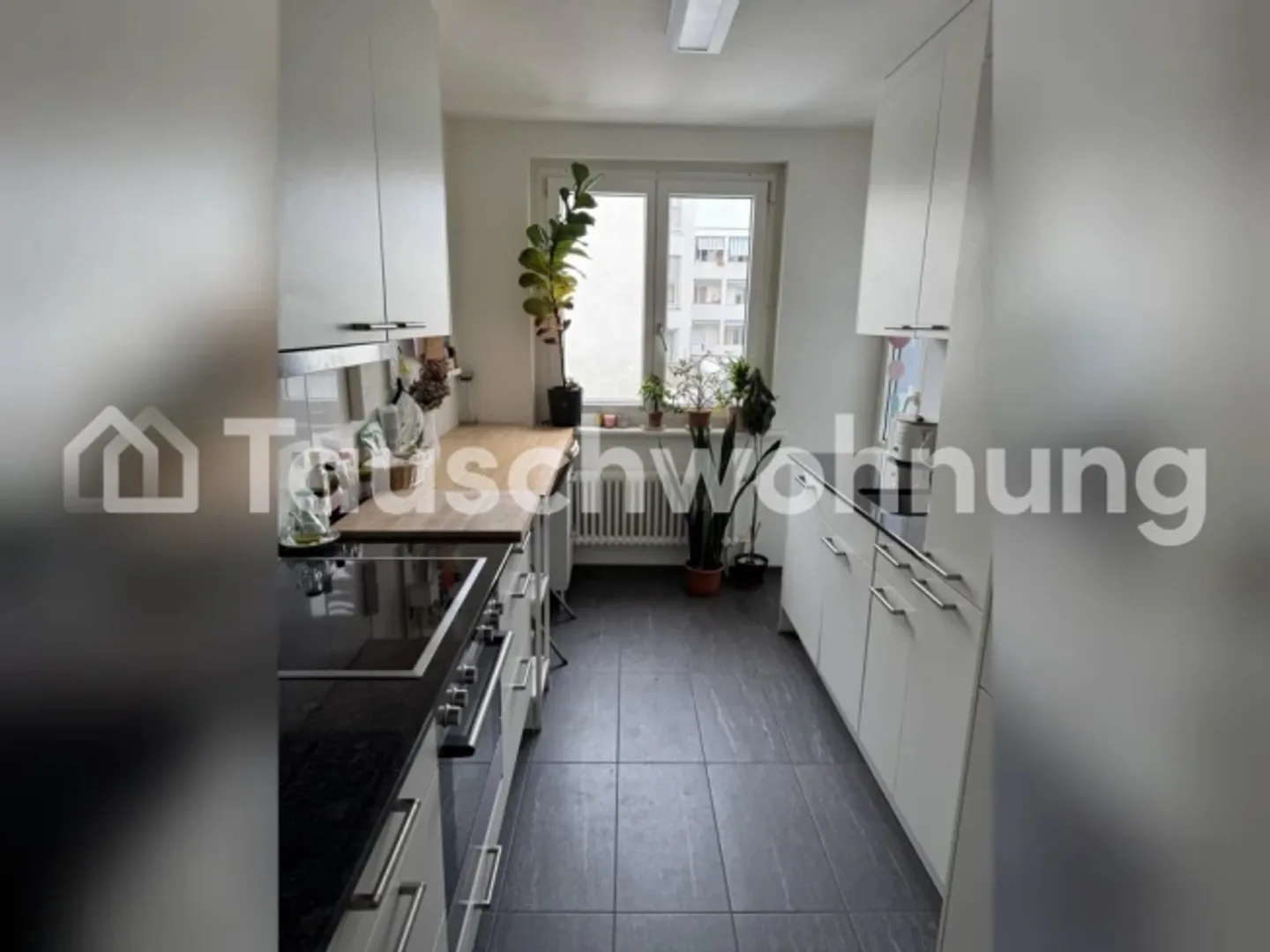 Exchange 4-room apartment in Zurich, District 9 - Photo 1 of 1