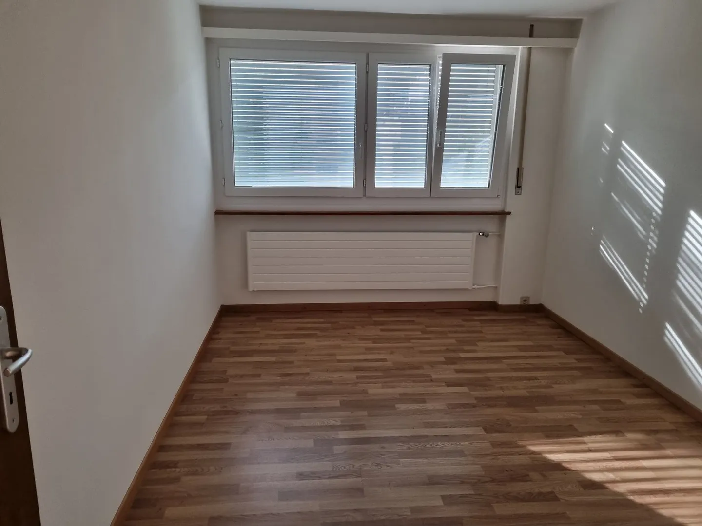 APPARTEMENT DE 3 PIECES AU REZ OUEST - Photo 3 sur 7