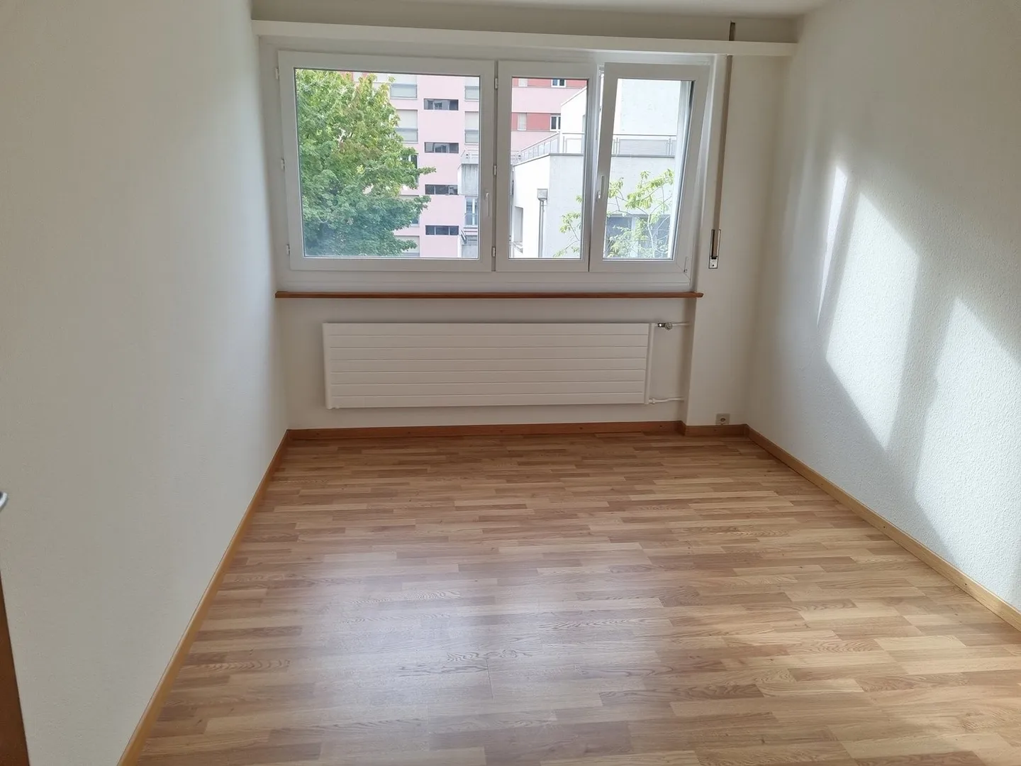 APPARTEMENT DE 3 PIECES AU REZ OUEST - Photo 4 sur 7